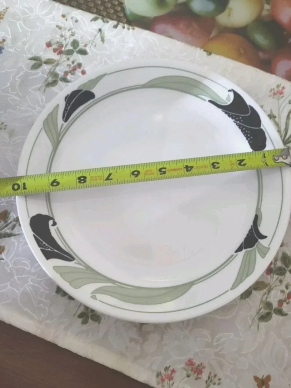 Lot of 4 Vintage Corelle Black Orchid Dinner Plate 10-1/4
